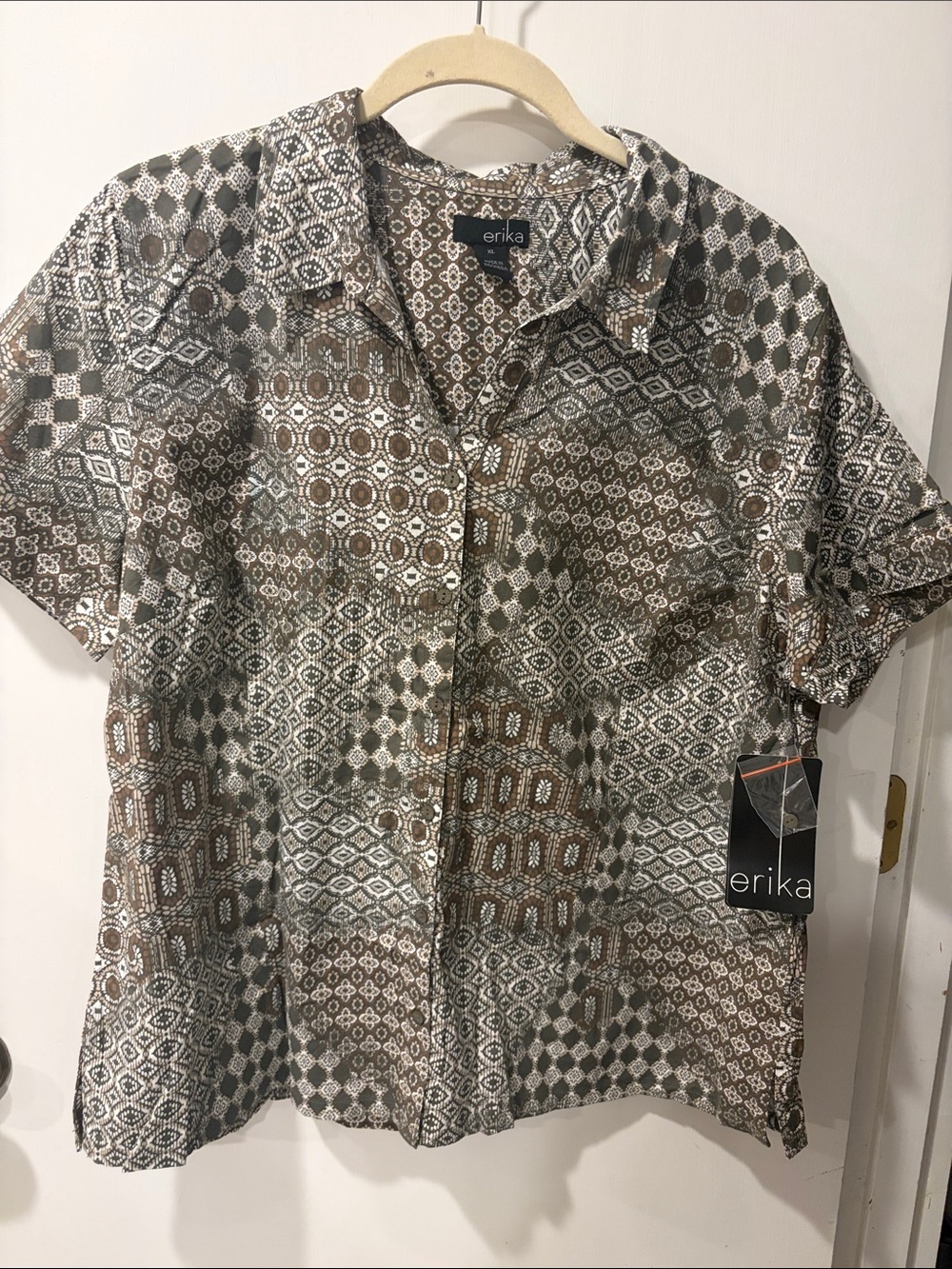 Erika women’s Short Sleeve Button-Up Shirt XL Brown, green, beigeGeometric Print